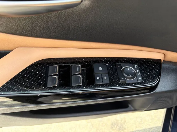 Car image 29