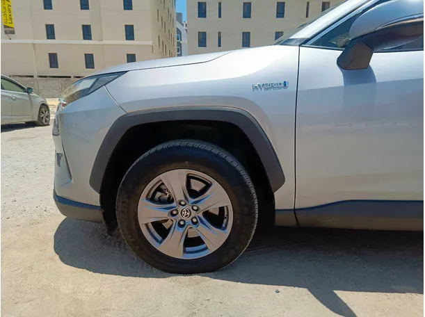 Car image 9