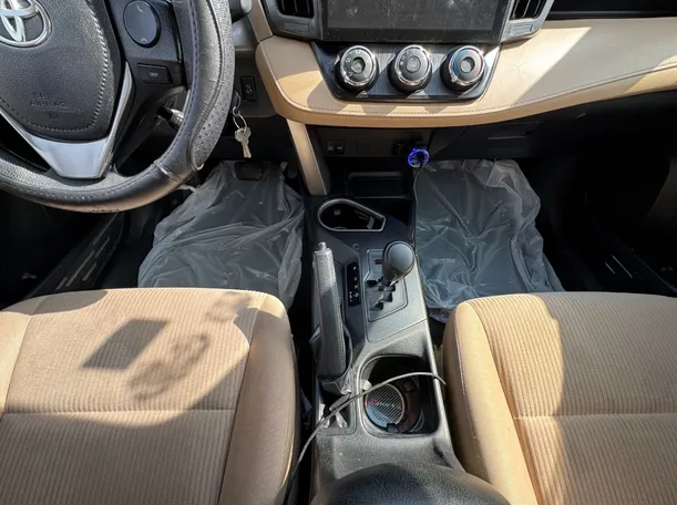 Car image 16