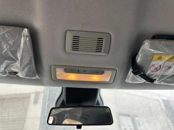 Car image 25