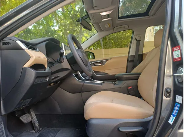 Car image 12