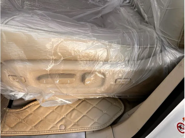 Car image 28