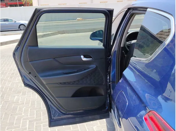 Car image 14
