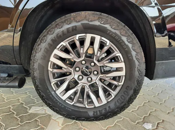 Car image 9