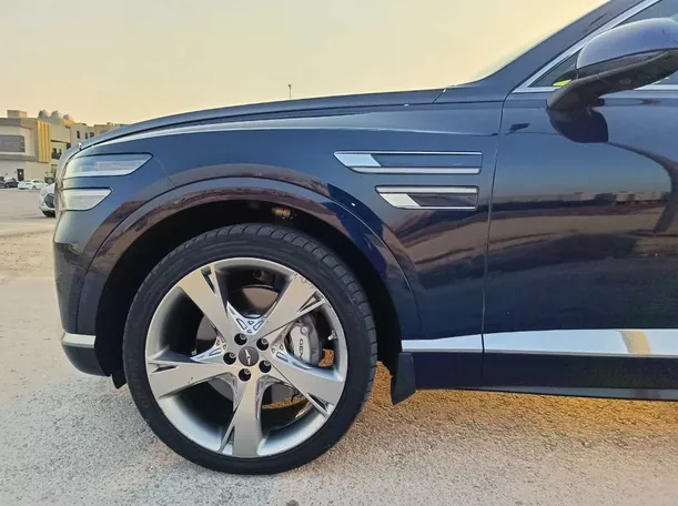 Car image 9