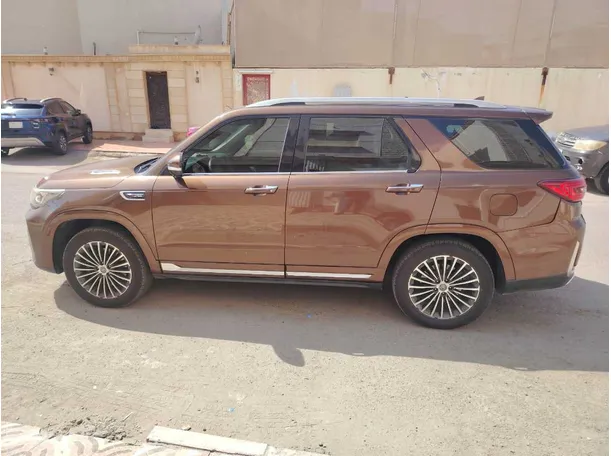 Car image 8