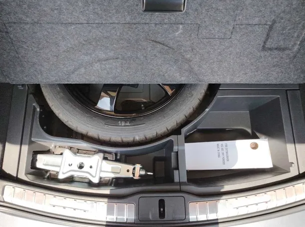 Car image 40