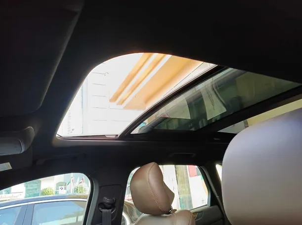 Car image 26