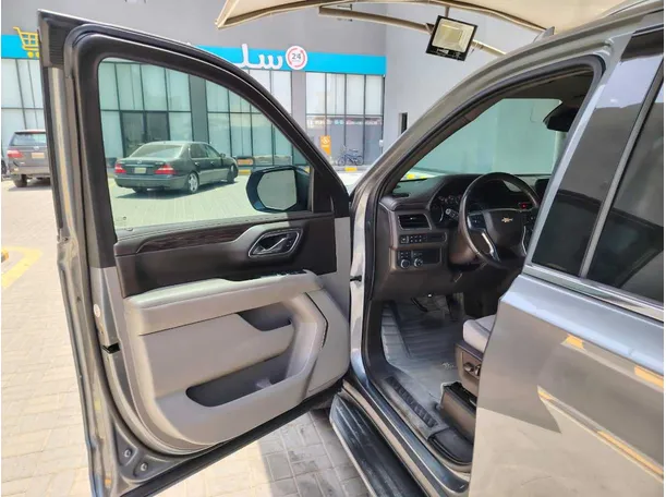 Car image 10