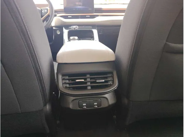 Car image 27
