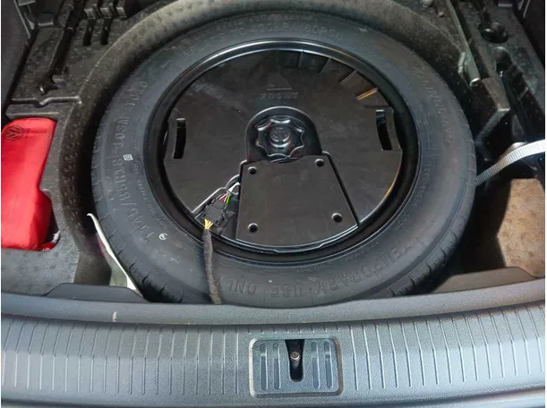 Car image 40