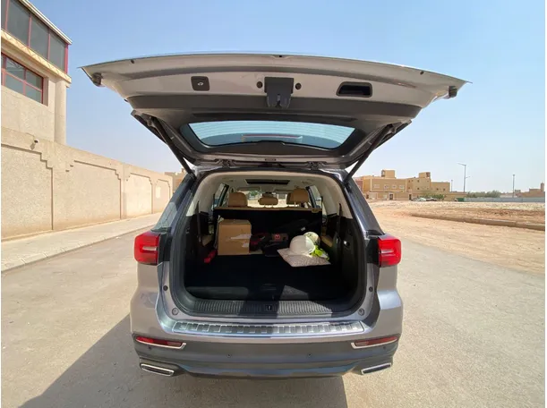 Car image 19