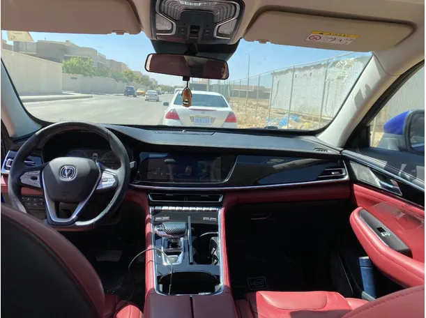 Car image 14