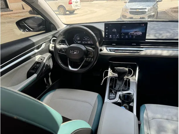 Car image 16