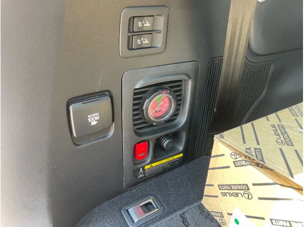 Car image 24
