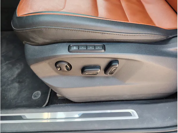 Car image 28