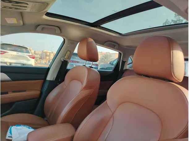 Car image 15