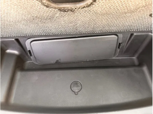 Car image 24