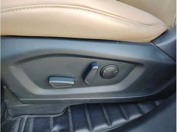 Car image 40