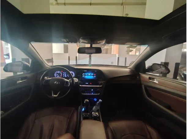 Car image 18
