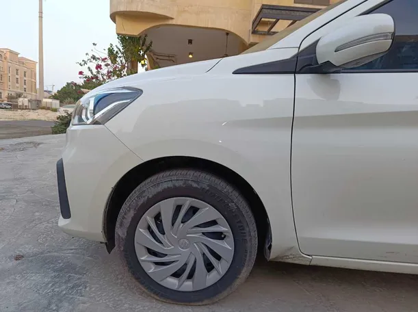 Car image 9