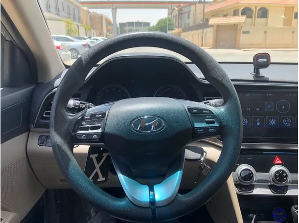 Car image 18