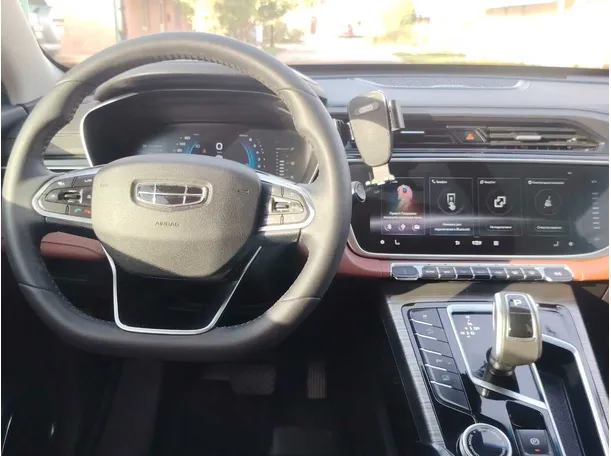 Car image 18