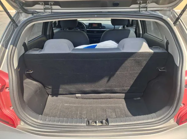 Car image 19
