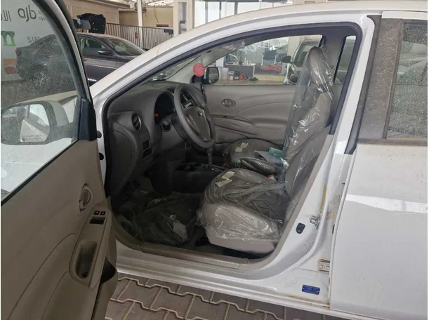 Car image 7