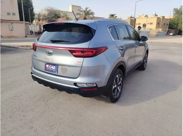 Car image 5