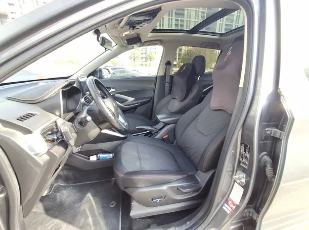 Car image 12