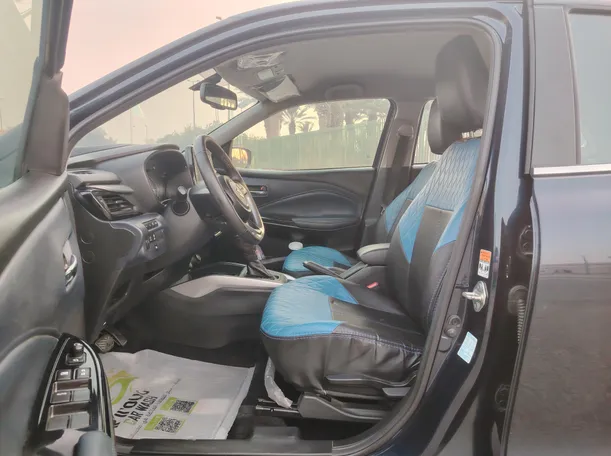 Car image 12