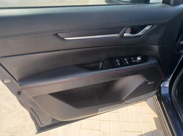 Car image 10