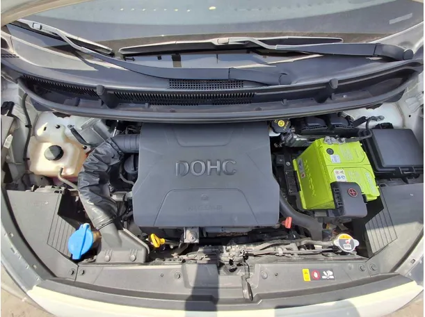 Car image 18