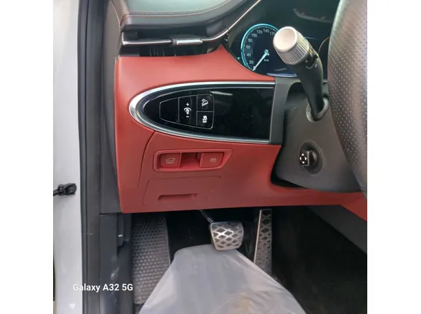 Car image 32