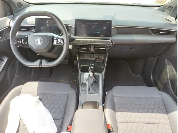 Car image 15
