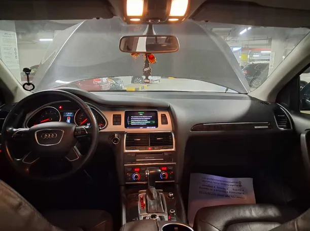 Car image 14