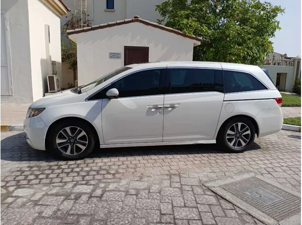Car image 8
