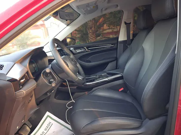 Car image 12