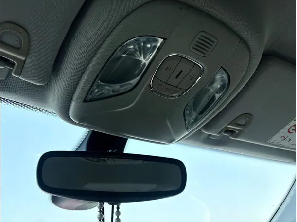 Car image 28