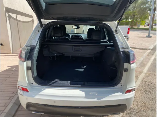 Car image 21