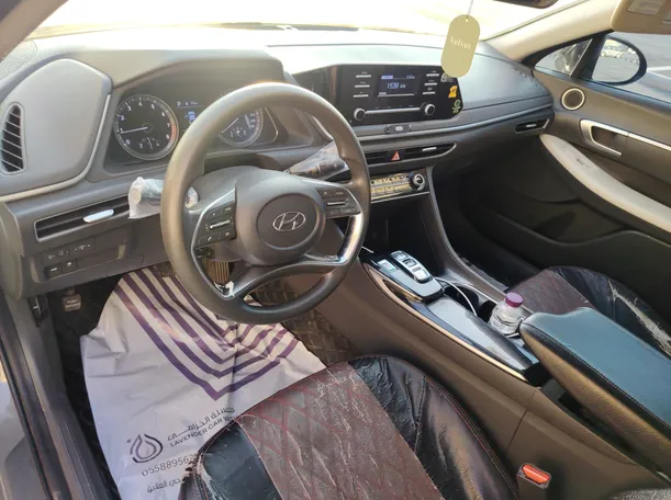 Car image 12