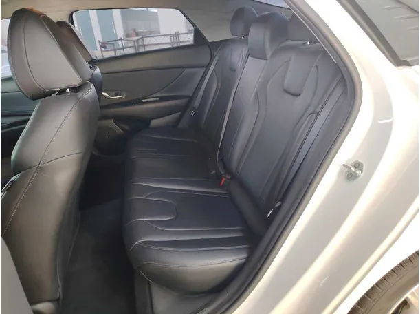 Car image 16