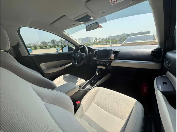 Car image 16
