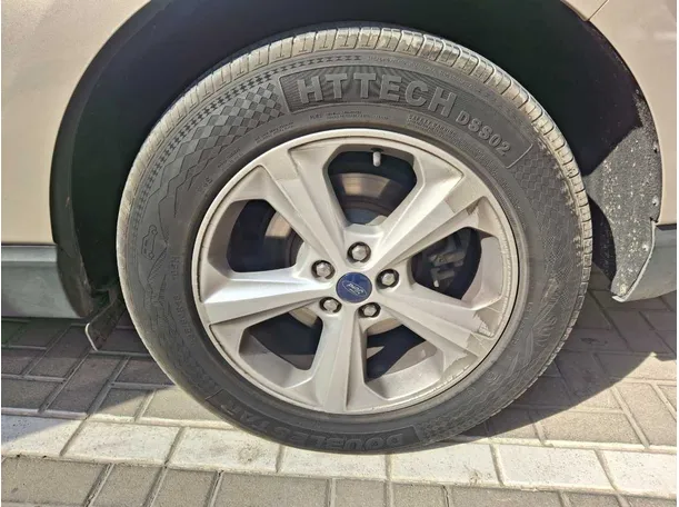 Car image 9