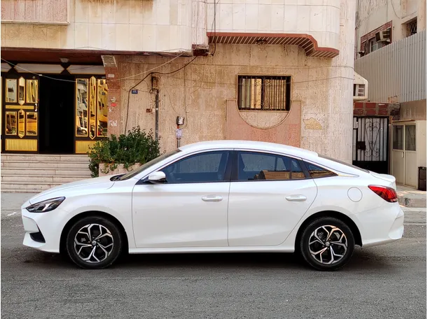 Car image 8