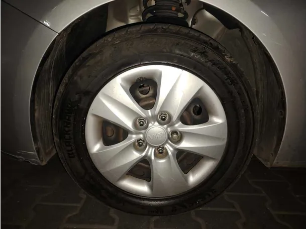 Car image 11