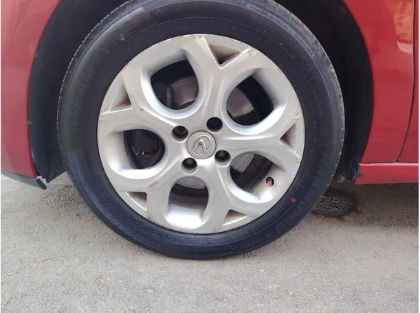 Car image 10