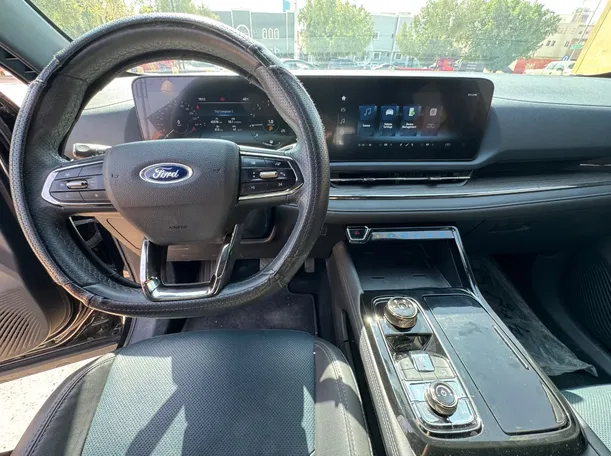Car image 19