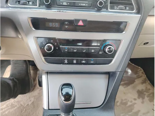 Car image 24